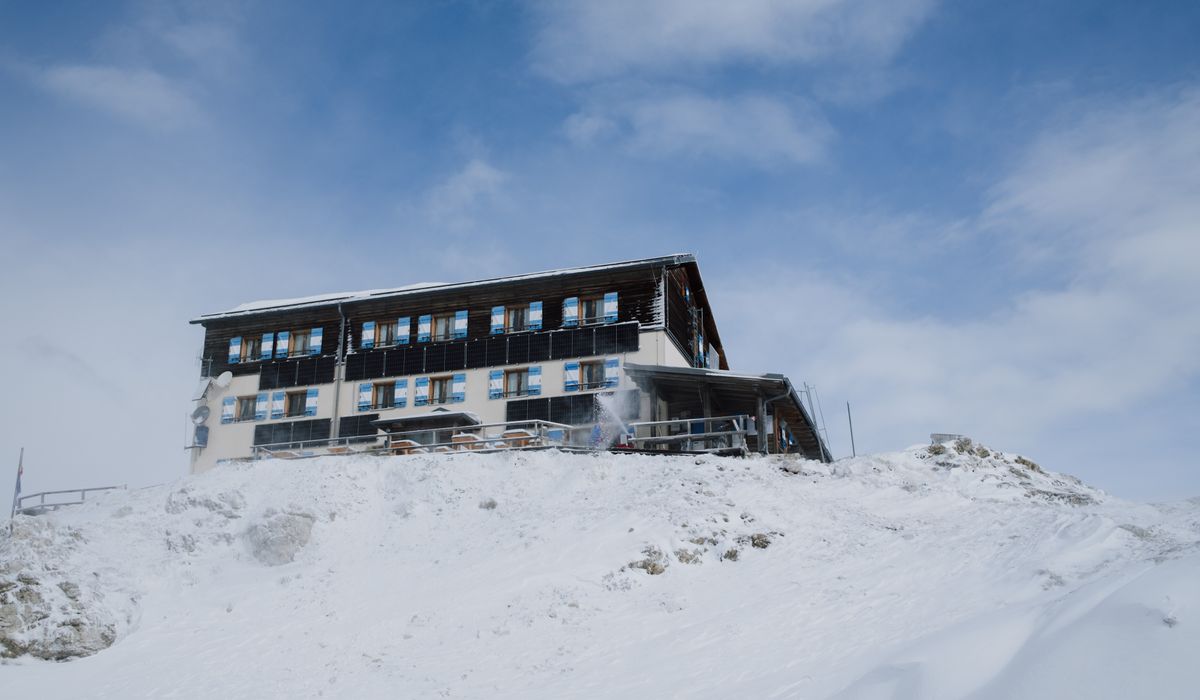 Skiing with Teenagers: A Practical Guide
